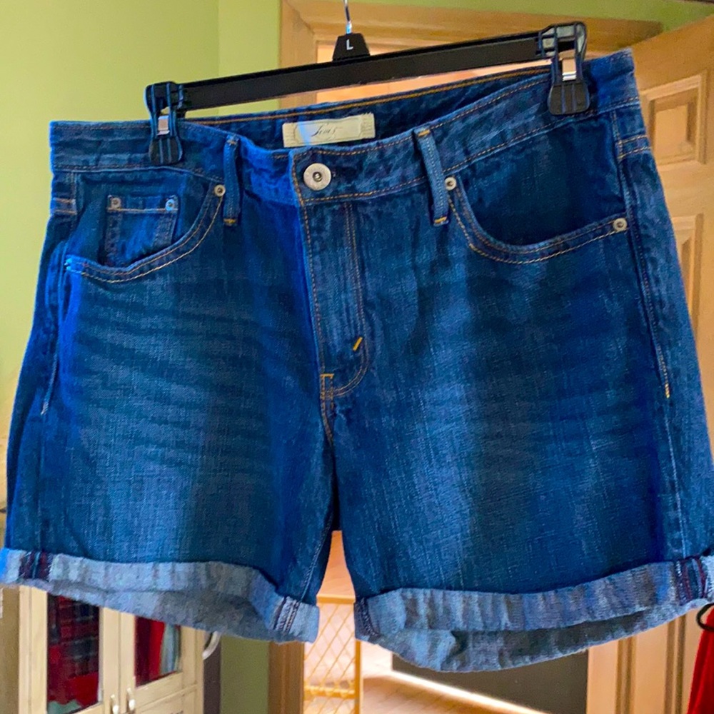 Levi Mid length Jean shorts. Size 6.
